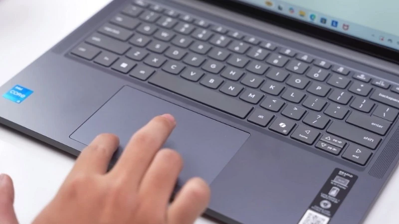 Lenovo IdeaPad Slim 3 14ARP10 83K6000AVN có bàn phím trải nghiệm thoải mái