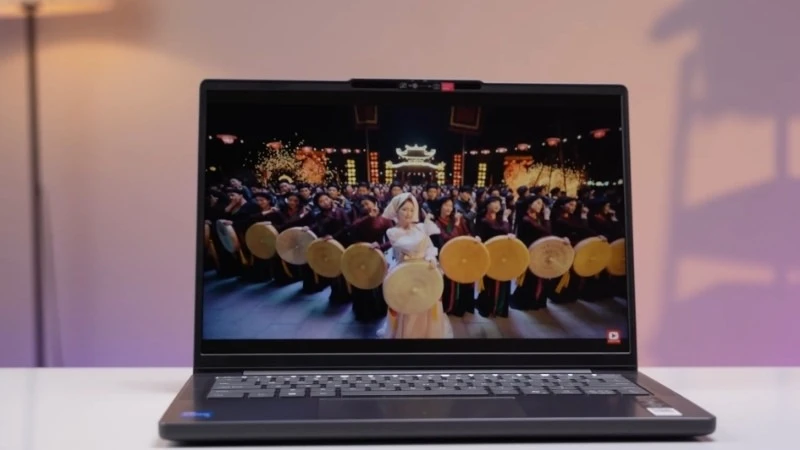 Lenovo IdeaPad Slim 3 14ARP10 83K6000AVN có màn hình 14 inch WUXGA