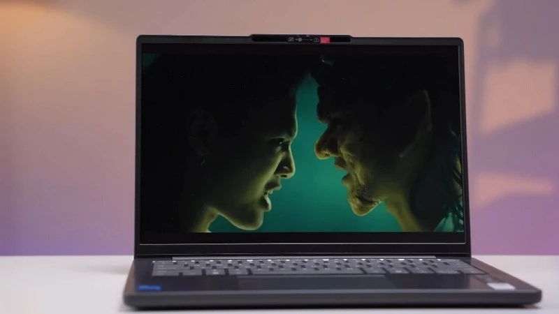 Lenovo IdeaPad Slim 3 14ARP10 83K6000AVN có thể sử dụng khoảng 6 - 8 giờ