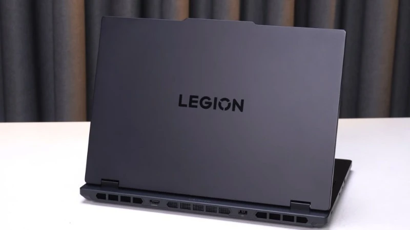 Thiết kế Lenovo Legion 5 15IRX10 83LY004JVN gọn nhẹ, tinh tế