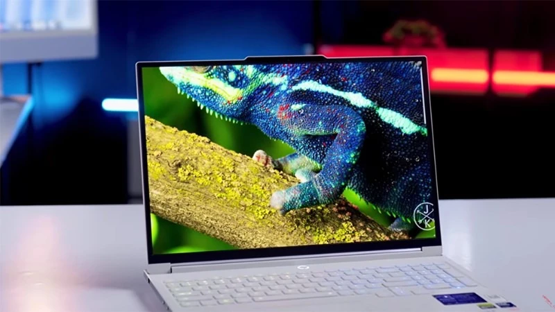 Lenovo Legion 7 16IAX10 83KY001VVN có thể nóng khi chơi game