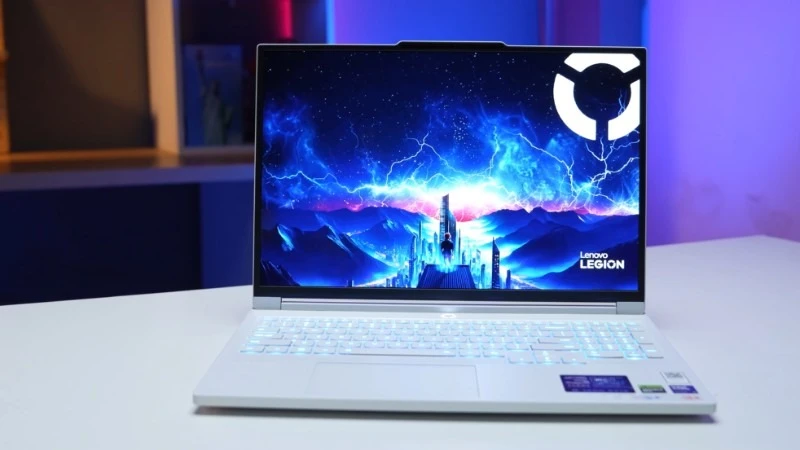 Lenovo Legion 7 16IAX10 83KY001VVN có không gian lưu trữ rộng rãi