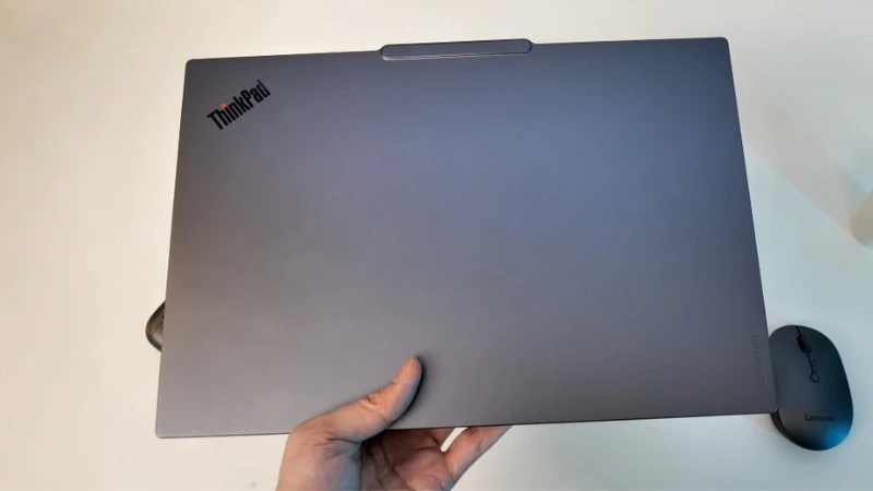 Lenovo ThinkPad X9-15 Gen 1 21Q60055VN thiết kế tinh tế, mỏng nhẹ