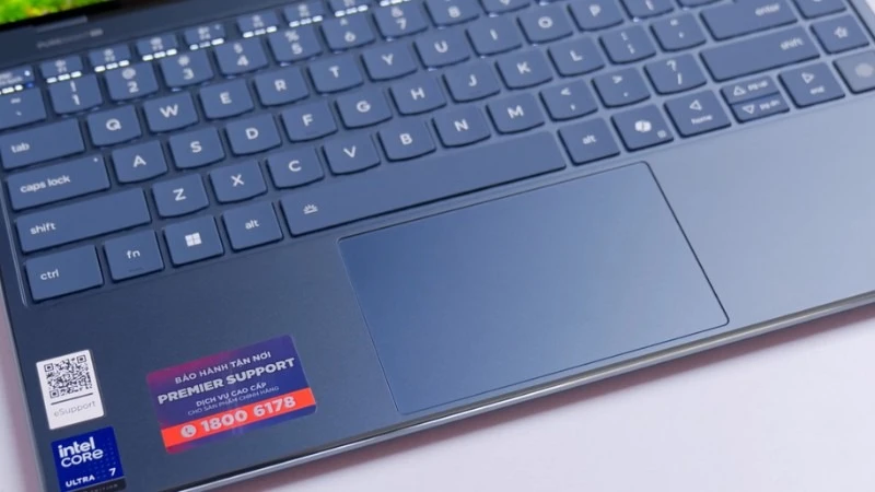 Bàn phím Lenovo Yoga Slim 9 14ILL10 83CX002UVN đơn sắc, màu trắng