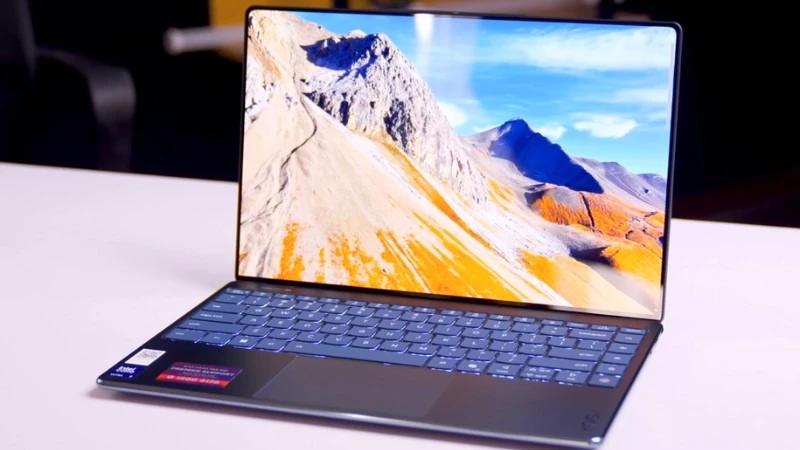 Lenovo Yoga Slim 9 14ILL10 83CX002UVN phù hợp cho content creator, designer