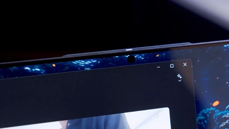 Lenovo Yoga Slim 9 14ILL10 83CX002UVN được trang bị webcam FHD 1080p