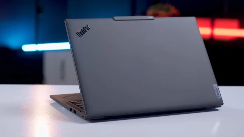 Vỏ Carbon Fiber nhẹ 1.24kg - Lenovo ThinkPad T14s Gen 6 21R10005VN