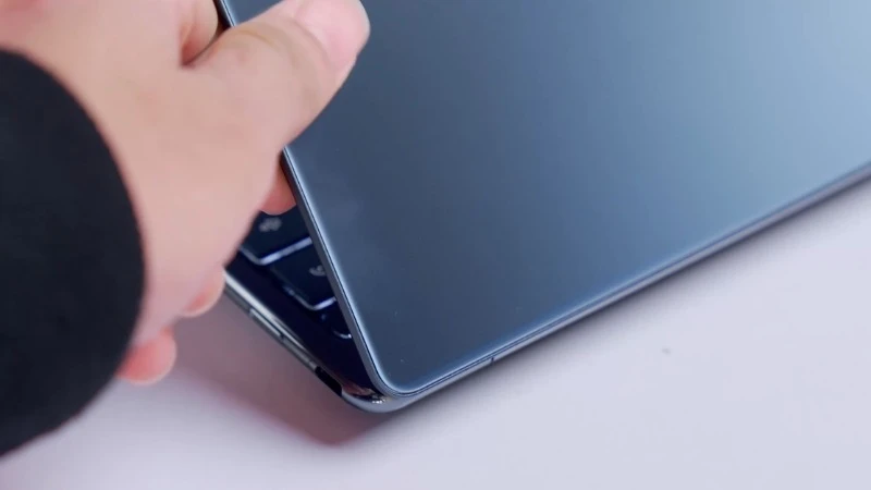 32GB RAM cùng 1TB NVMe - Lenovo Yoga Slim 9 14ILL10 83CX001AVN