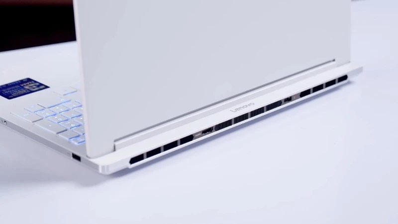 Kết nối đa dạng, tốc độ vượt trội - Lenovo Legion 7 16IAX10 83KY001UVN