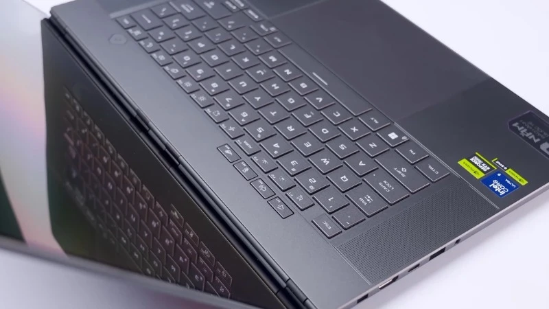Âm thanh sống động từ 4 loa - Asus ROG Zephyrus G16 GU605CX-QR083W