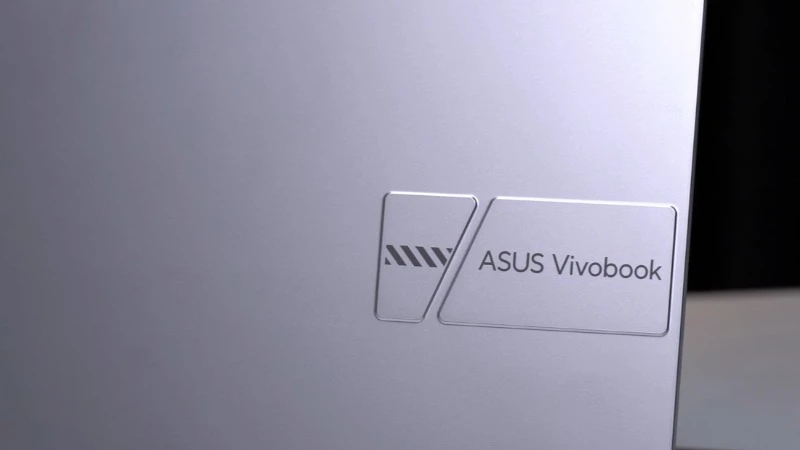 Vỏ bạc sang trọng với 1.6kg - Asus Vivobook 14 X1405VA-LY624W