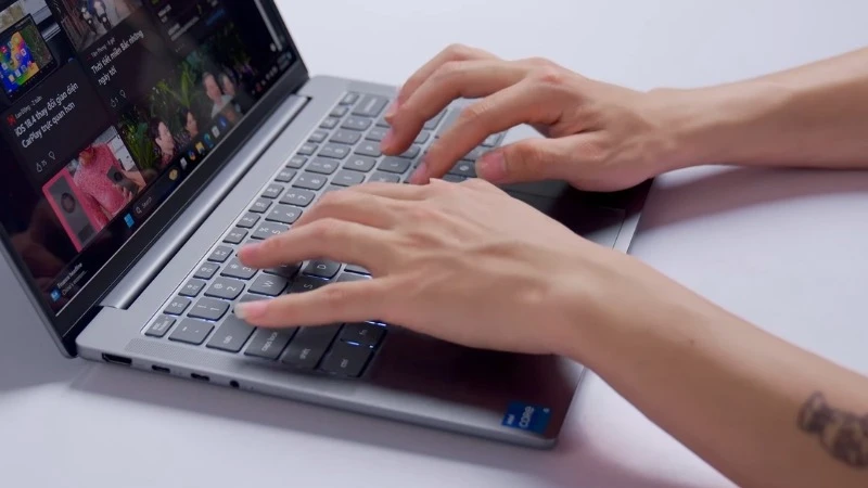 Mạnh mẽ với CPU Intel Core i5 13420H - Lenovo IdeaPad Slim 5 14IRH10 83HR0000VN