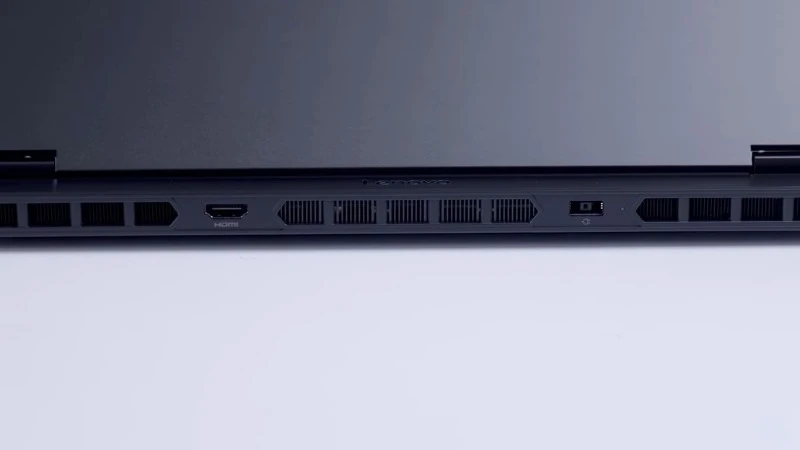 Vỏ máy kết hợp nhôm và nhựa - Lenovo Legion 5 15IRX10 83LY00A7VN