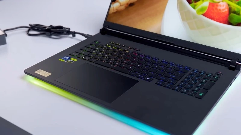 Đa nhiệm và lưu trữ thoải mái nhờ 32GB RAM cùng SSD 1TB - ASUS ROG Strix 18 G835LW-SA193W