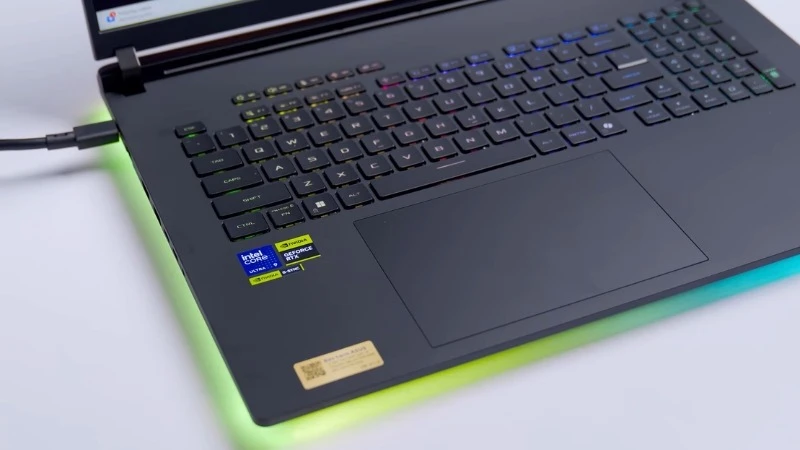 Cảm hứng chiến game bất tận với bàn phím Per-Key RGB- ASUS ROG Strix 18 G835LW-SA193W