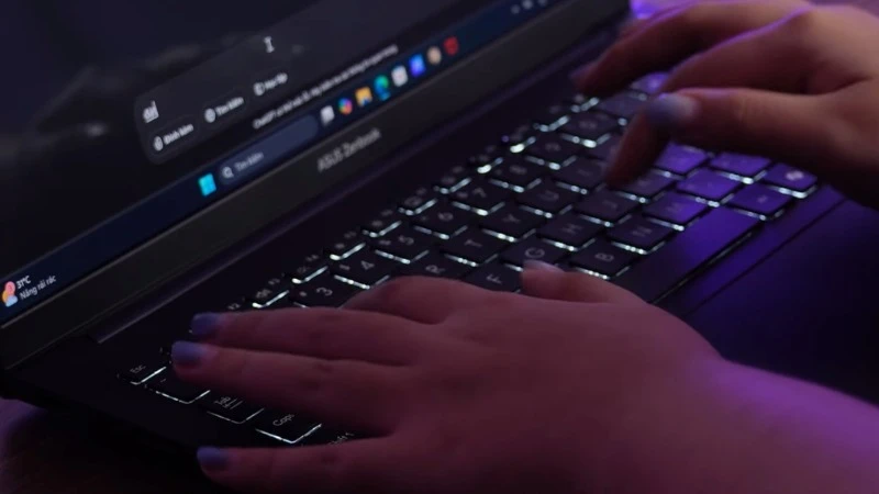 Gõ phím êm ái kèm phím Copilot riêng biệt, mở máy nhanh với IR Camera - ASUS Zenbook 14 UM3406KA-PP113WS