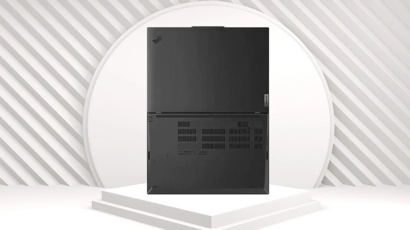 Lenovo ThinkPad P16s Gen 4 21QV005AVN toát lên vẻ chuyên nghiệp với lớp vỏ nhôm (Aluminium) màu đen
