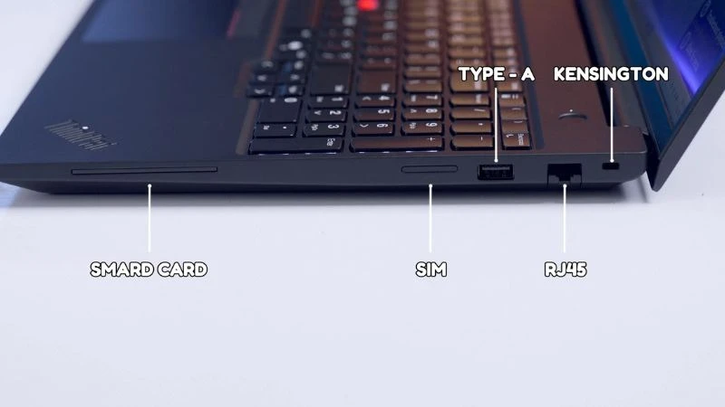 Hệ thống kết nối chuẩn doanh nghiệp với Thunderbolt 4 và Wi-Fi 7 tốc độ cao - Lenovo ThinkPad P16s Gen 4 21QV005DVA