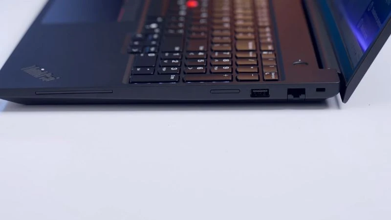 Tối ưu hóa quy trình làm việc hiện đại nhờ NPU Intel AI Boost và viên pin 57Wh - Lenovo ThinkPad P16s Gen 4 21QV005DVA