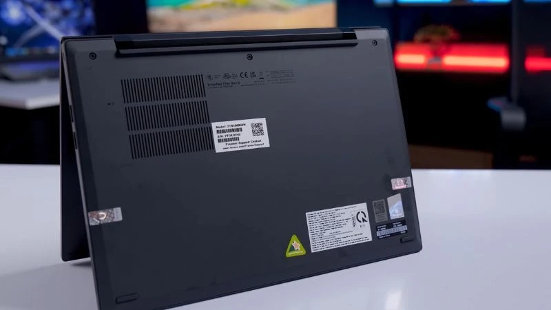 Viên pin 57Wh đảm bảo sự liền mạch cho các buổi họp hay làm việc di động ngắn hạn - Lenovo ThinkPad P14s Gen 6 21QT005DVA