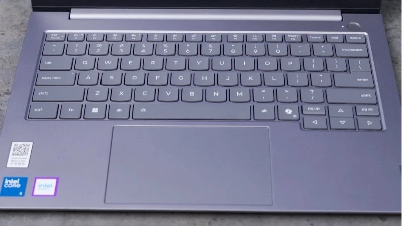 Lenovo ThinkBook 14 G9 IRL 21UY008KVA được trang bị bàn phím có đèn nền