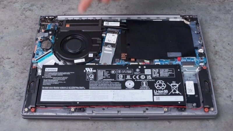 Lenovo ThinkBook 14 G9 IRL 21UY008KVA được trang bị sẵn 32GB RAM DDR5 5200MHz