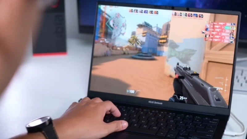 ASUS ZenBook 14 UX3405CA-ST628W có hỗ trợ công nghệ sạc nhanh