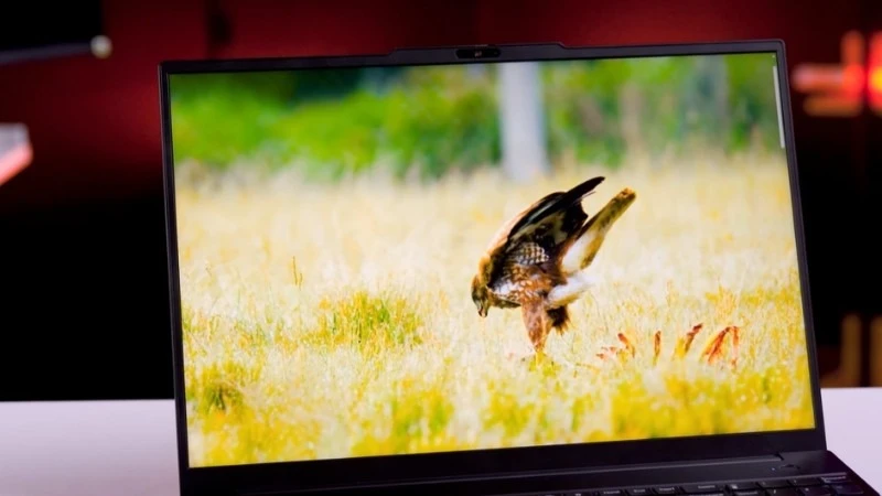 Lenovo ThinkPad E16 Gen 3 21TF003UVA có màn hình 16 inch độ phân giải WUXGA