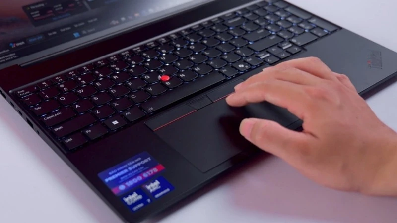 Bàn phím của Lenovo ThinkPad E16 Gen 3 21TF003UVA có hành trình phím sâu và độ nảy cực kỳ ấn tượng
