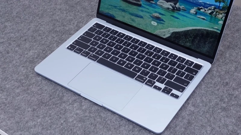 Apple Macbook Air M5 13 inch 2026 MDHK4SA/A trang bị bàn phím Magic Keyboard gõ êm, Touch ID bảo mật