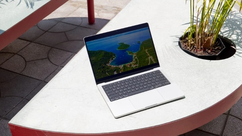Apple Macbook Pro M5 Max 14 inch 2026 MGDQ4SA/A có màn hình XDR độ sáng 1600 nit cùng dải màu P3