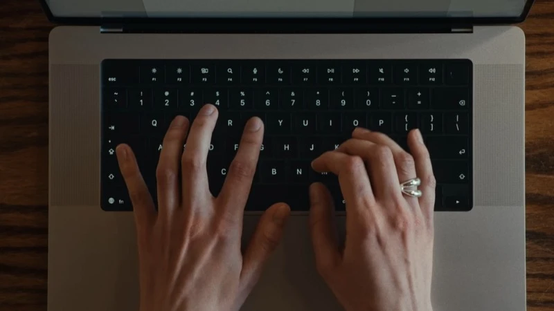 Apple Macbook Pro M5 Pro 14 inch 2026 MGDP4SA/A trang bị bàn phím Magic Keyboard có đèn nền hỗ trợ