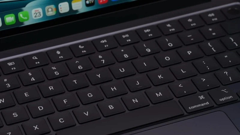Apple Macbook Air M5 15 inch 2026 MDVN4SA/A có bàn phím Magic Keyboard gõ êm và Force Touch trackpad đa điểm chính xác, mượt mà