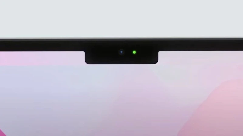 Apple Macbook Air M5 15 inch 2026 MDVQ4SA/A trang bị Camera 12MP Center Stage cùng macOS giúp hình ảnh sắc nét và bắt trọn khung hình khi gọi thoại
