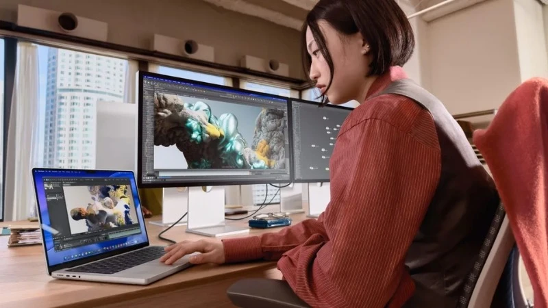Apple Macbook Pro M5 Max 16 inch 2026 MGE74SA/A trang bị RAM 36GB và SSD 2TB giúp xử lý hàng trăm layer đồ họa