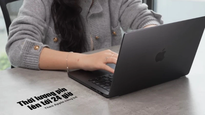 Apple Macbook Pro M5 Pro 16 inch 2026 MGEC4SA/A trang bị pin 100Wh cung cấp 24 giờ sử dụng liên tục, đi kèm sạc nhanh 140W qua cổng MagSafe 3