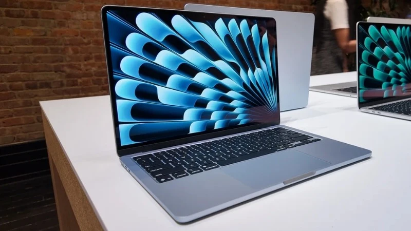 Apple Macbook Air M5 15 inch 2026 MDVU4SA/A có âm thanh 6 loa cùng Dolby Atmos mang đến trải nghiệm phim ảnh, âm nhạc sống động và chi tiết