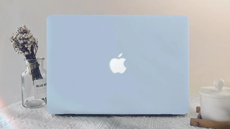 Apple Macbook Air M5 15 inch 2026 MDVT4SA/A thiết kế vỏ nhôm Sky Blue bền bỉ, độ mỏng 11.5mm và nhẹ 1.51kg giúp di chuyển linh hoạt