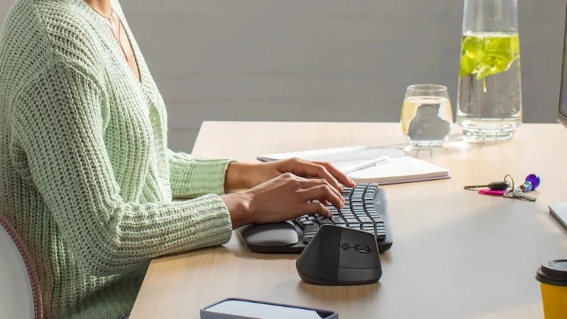 Bàn phím không dây Logitech Wave Keys Ergonomic tranng bị đệm kê tay 3 lớp mút hoạt tính nâng đỡ tối ưu