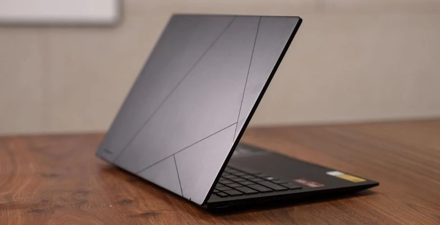 Vẻ ngoài mỏng nhẹ laptop Asus Zenbook 14