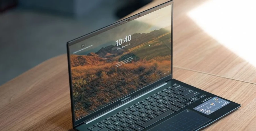 Số lượng cổng kết nối còn hạn chế laptop Asus Zenbook 14
