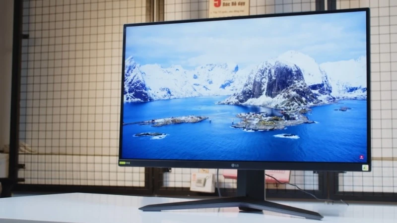 LG UltraGear 27GS65F-B sở hữu hiệu năng mạnh mẽ cùng thiết kế gaming đầy ấn tượng