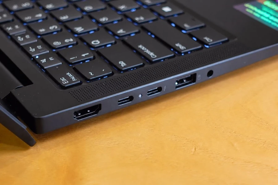 Cổng kết nối được trang bị trên Lenovo ThinkPad E14 Gen 7 21SX00BJVA