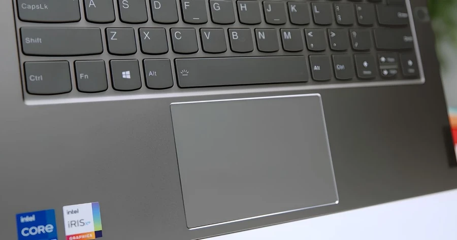 Trải nghiệm bàn phím của laptop Lenovo ThinkBook 14 mượt mà