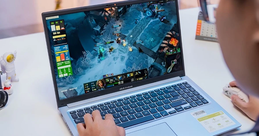 Máy tính Asus Vivobook 15 X1502VA-BQ886W có cấu hình mạnh và hệ thống kết nối đa dạng
