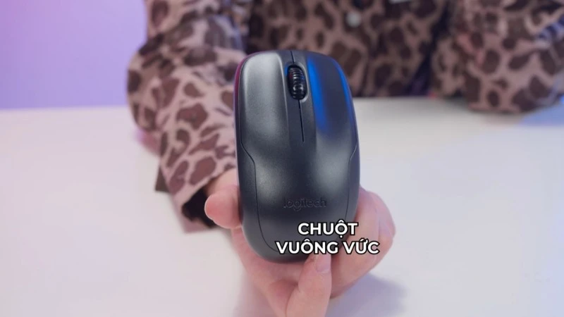 Thiết kế bộ bàn phím chuột không dây Logitech MK220 đối xứng nhỏ gọn, phù hợp cho mọi đối tượng và dễ dàng mang theo