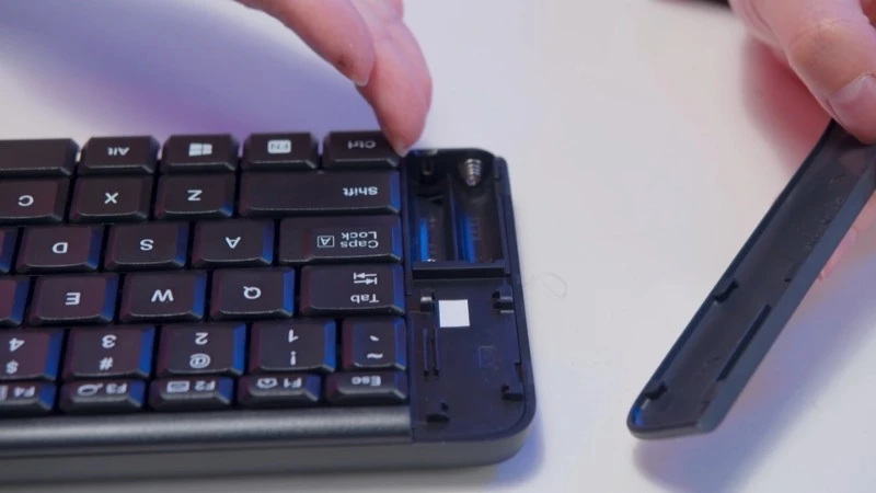 Thời lượng pin bộ bàn phím chuột không dây Logitech MK220 ấn tượng lên đến 24 tháng cho phím và 12 tháng cho chuột