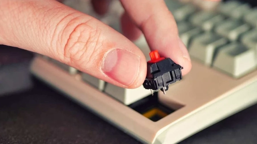 Nếu đã thử mọi cách mà bàn phím cơ bị kẹt nút vẫn tiếp diễn, hãy thay switch hoặc mang đến trung tâm sửa chữa