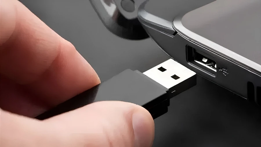 Máy tính không nhận bàn phím: Rút và cắm lại vào cổng USB khác, hoặc thử trên máy tính khác để xác định lỗi phần cứng