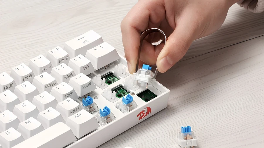Ưu tiên chọn bàn phím cho coder có Hotswap, hỗ trợ QMK/VIA để dễ thay switch và cá nhân hóa phím tắt